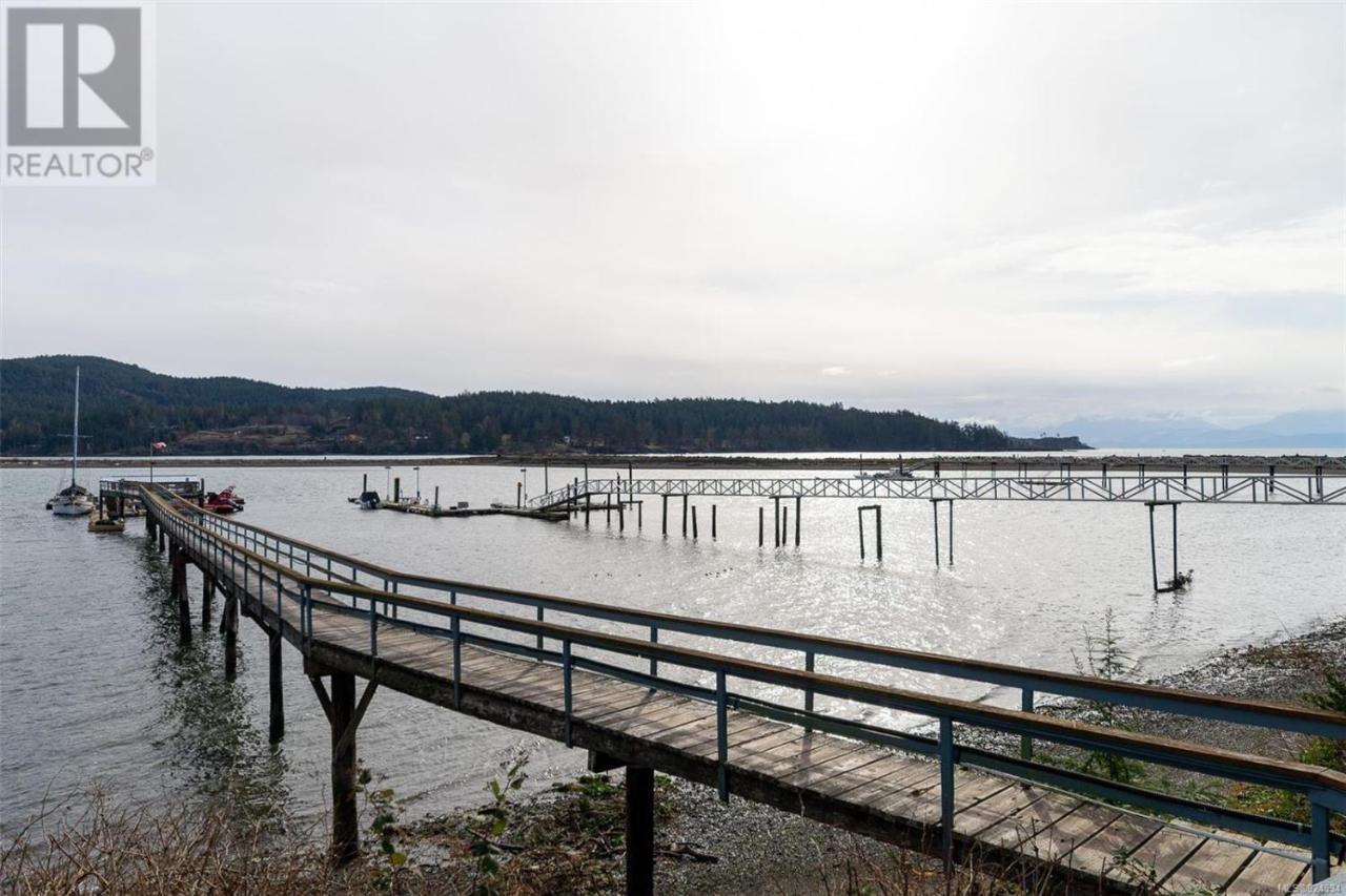Salty Towers Ocean Front Cottages Sooke Exterior foto