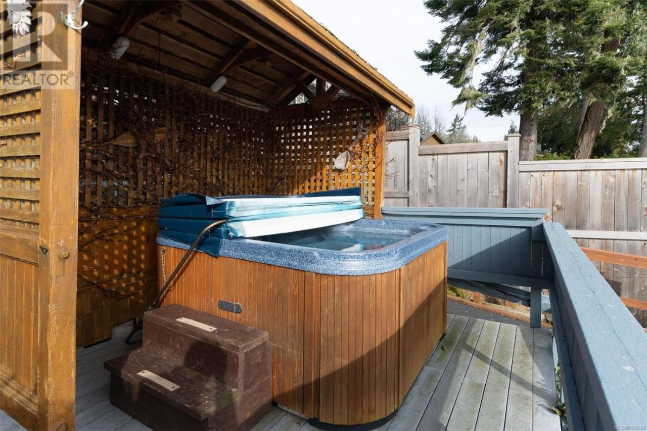 Salty Towers Ocean Front Cottages Sooke Exterior foto