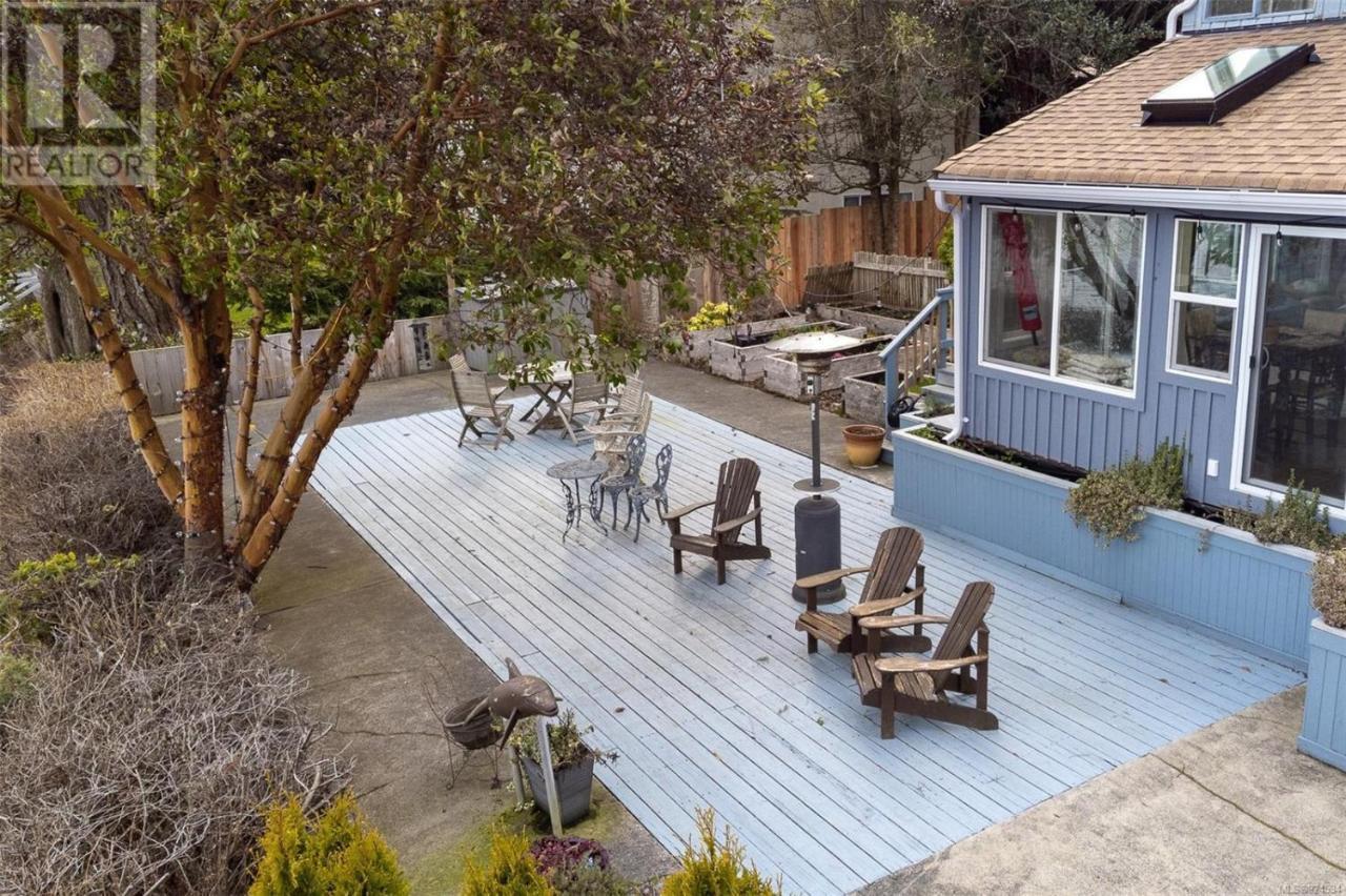 Salty Towers Ocean Front Cottages Sooke Exterior foto