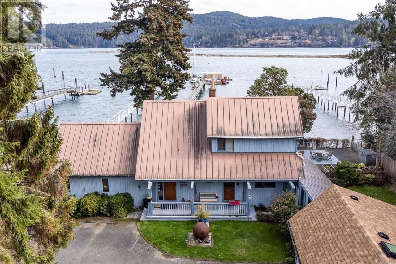 Salty Towers Ocean Front Cottages Sooke Exterior foto