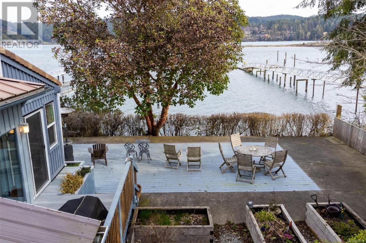 Salty Towers Ocean Front Cottages Sooke Exterior foto