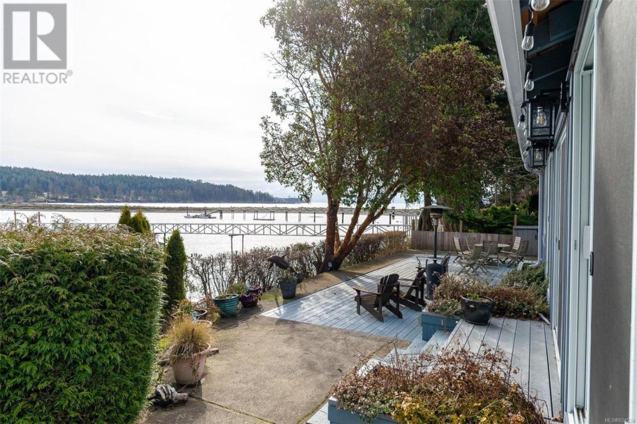 Salty Towers Ocean Front Cottages Sooke Exterior foto