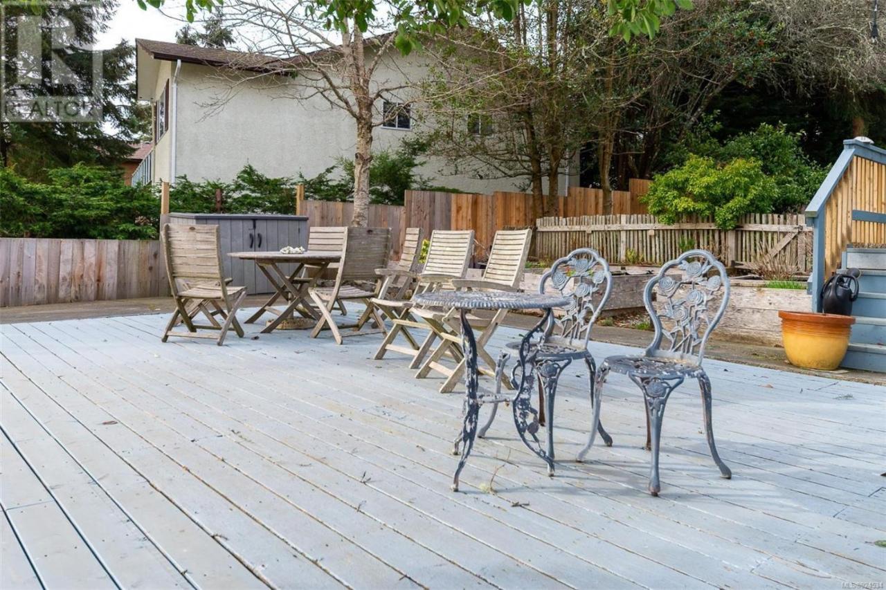 Salty Towers Ocean Front Cottages Sooke Exterior foto