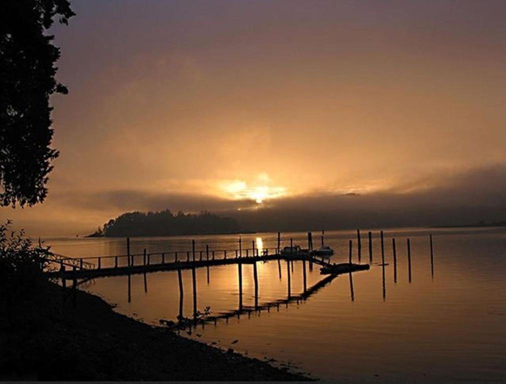Salty Towers Ocean Front Cottages Sooke Exterior foto
